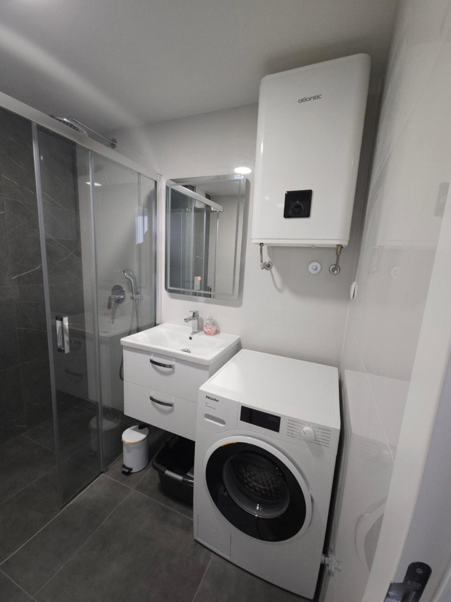 East Apartment *